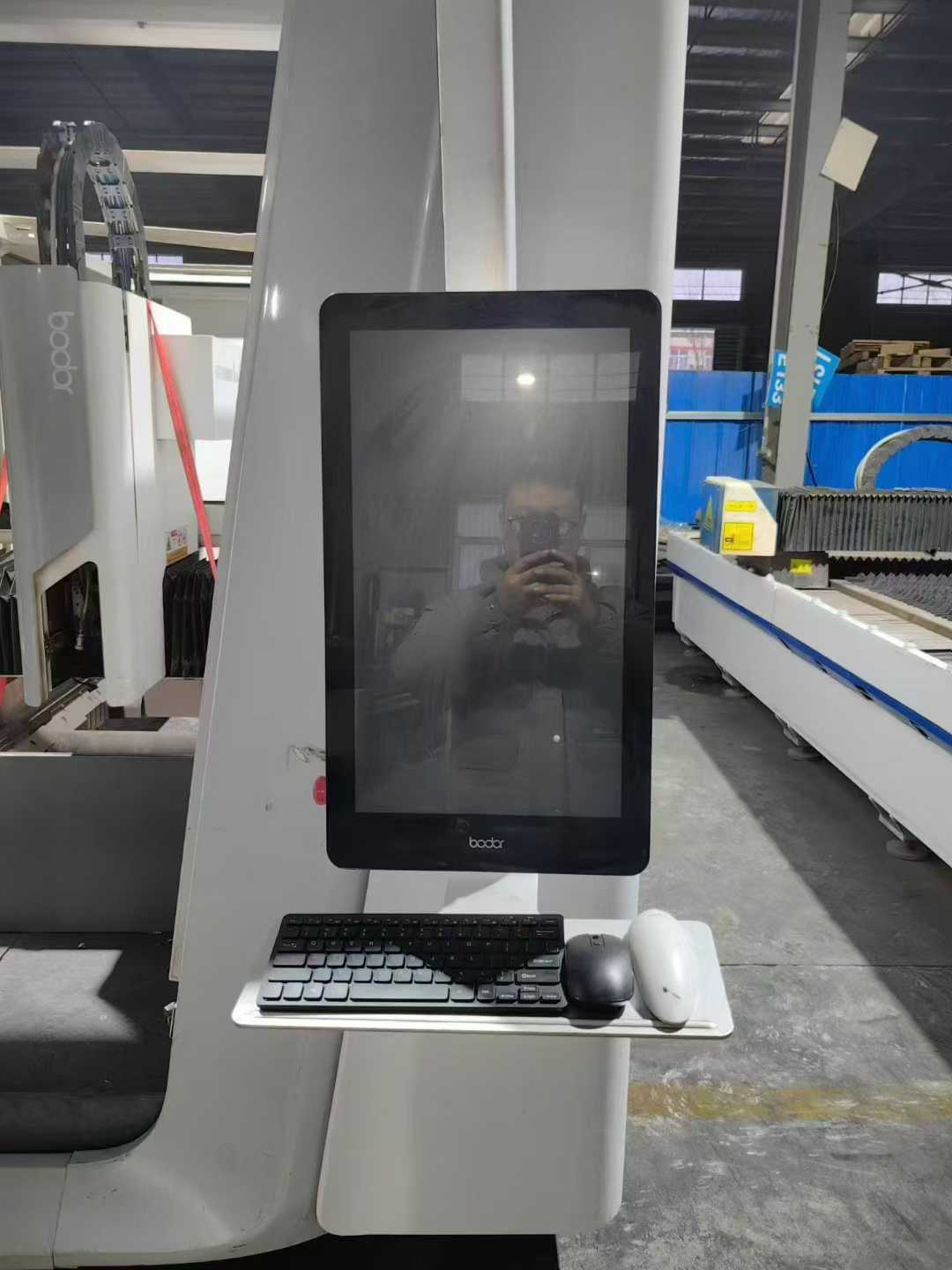 Laser 3015 exchange station.