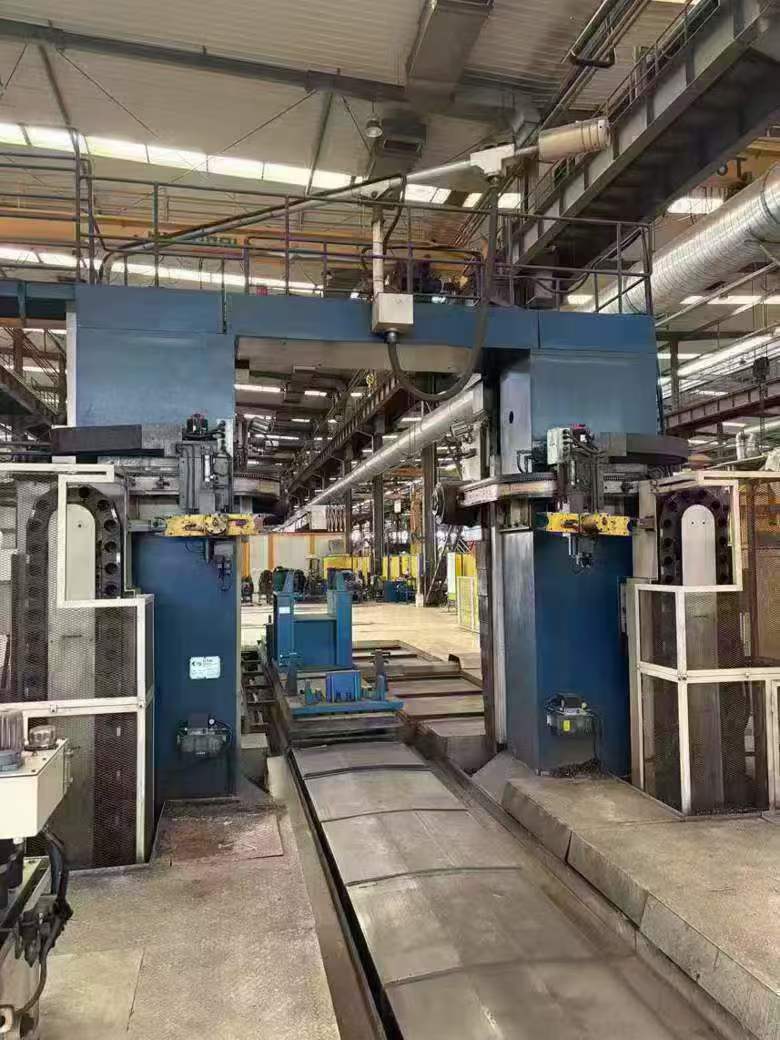 CNC head-end boring and milling processing center.