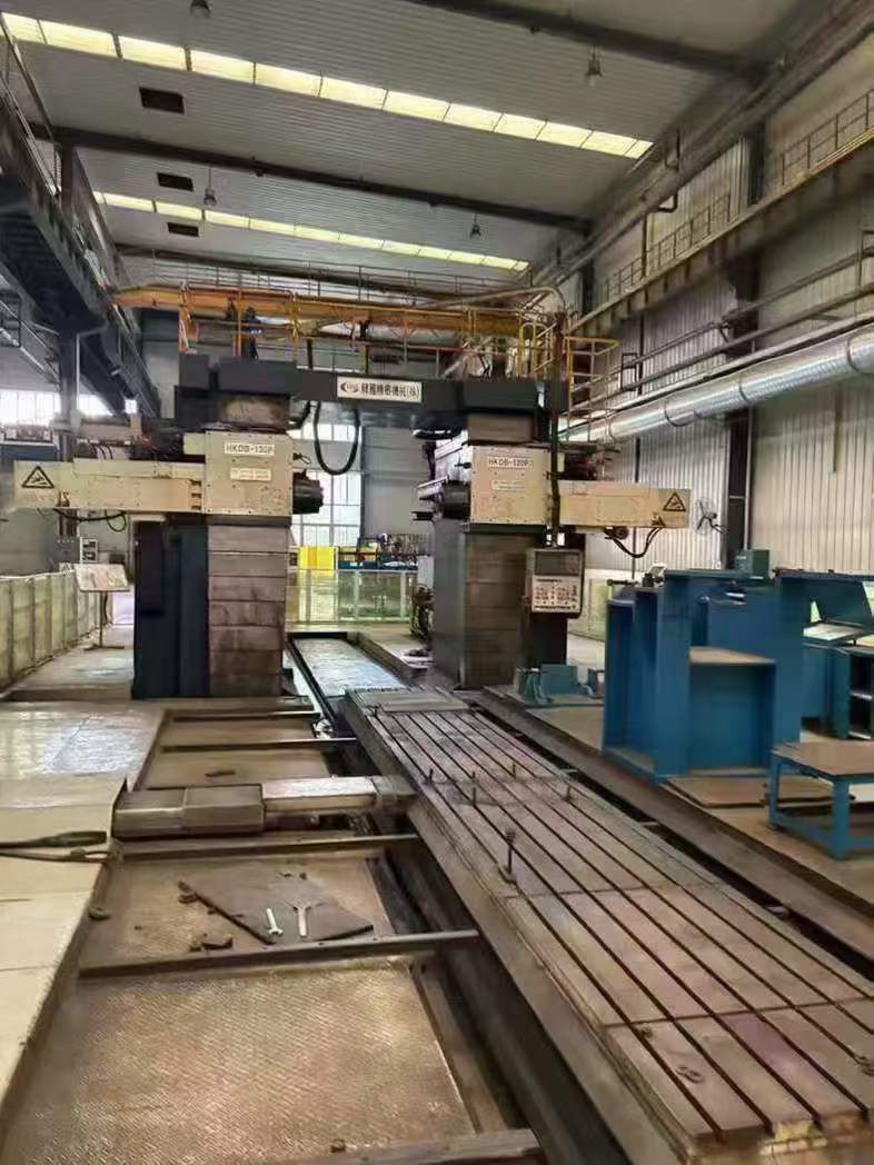 CNC head-end boring and milling processing center.