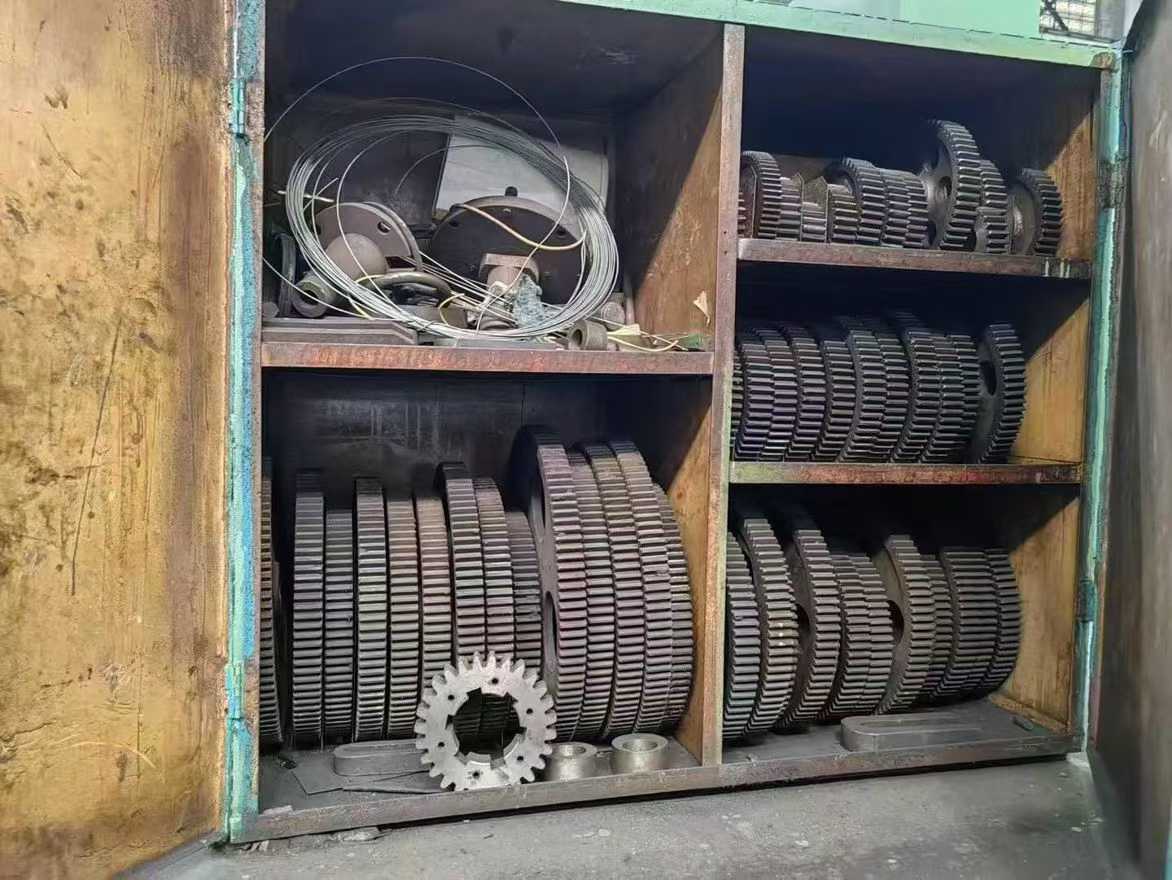 Russian 6.3-meter gear rolling machine, chuck 4 meters.