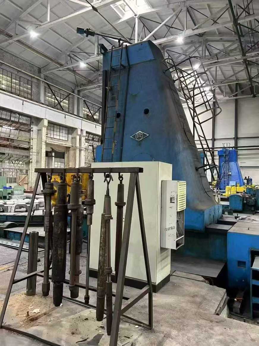 Russian 6.3-meter gear rolling machine, chuck 4 meters.