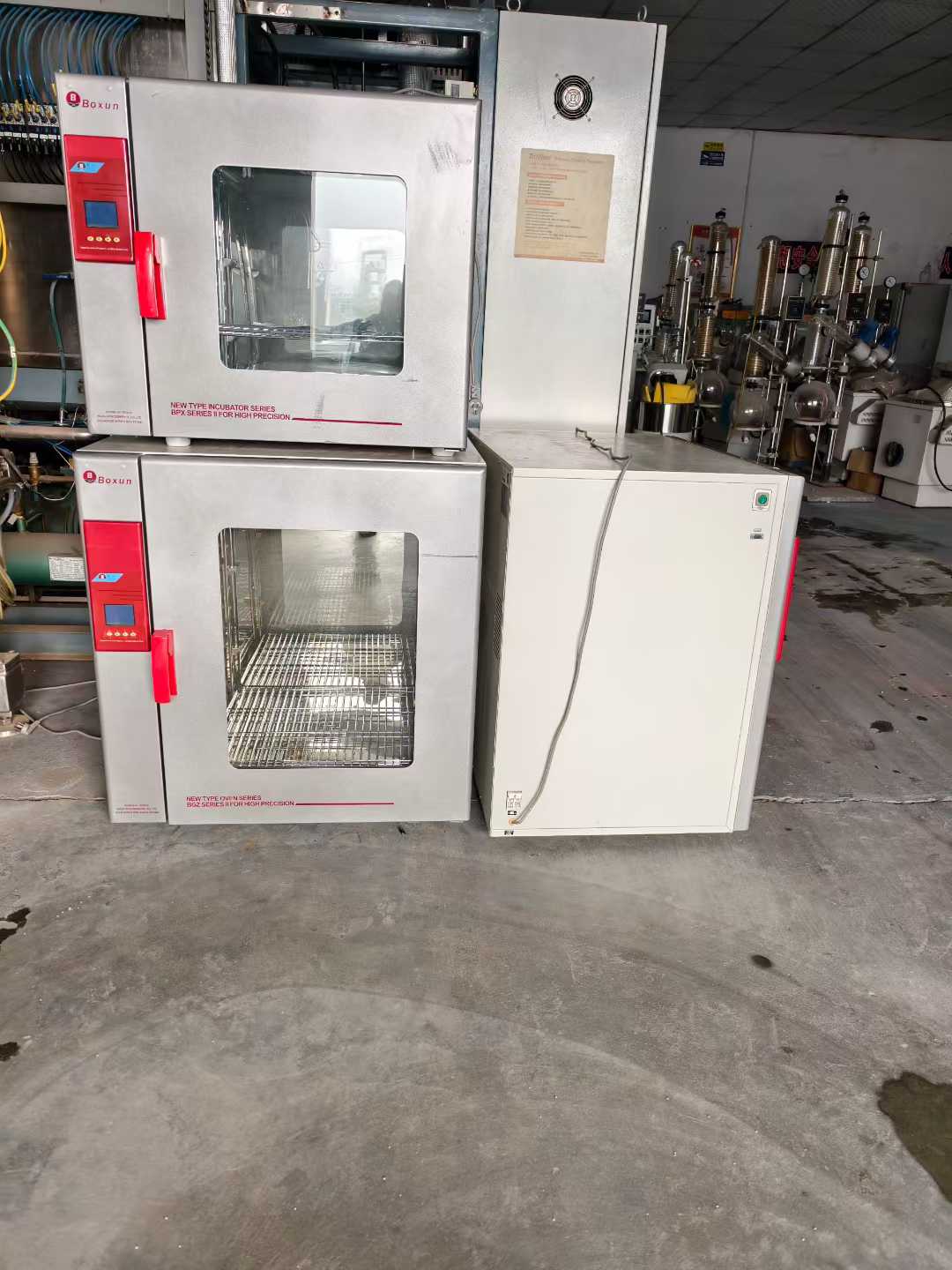 Biochemical incubators, drying chambers, glove boxes.