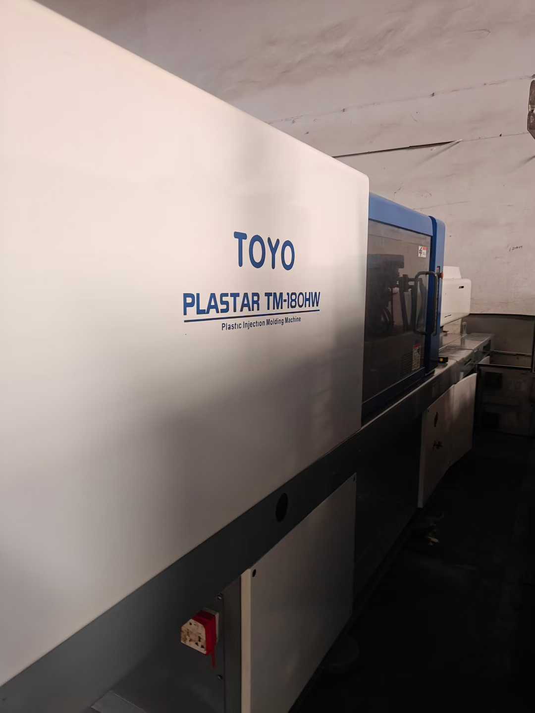 Dongyang TM180HW, lower mold dimensions: 560x560.