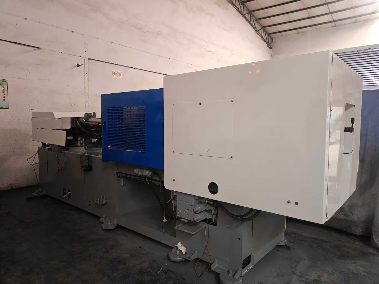 Dongyang TM180HW, lower mold dimensions: 560x560.