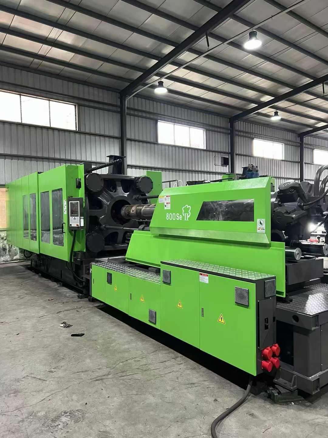 Donghua 750T servo motor, 2 units. Excellent condition. Capable of accommodating a 1000mm screw diameter with 90/100mm threads.