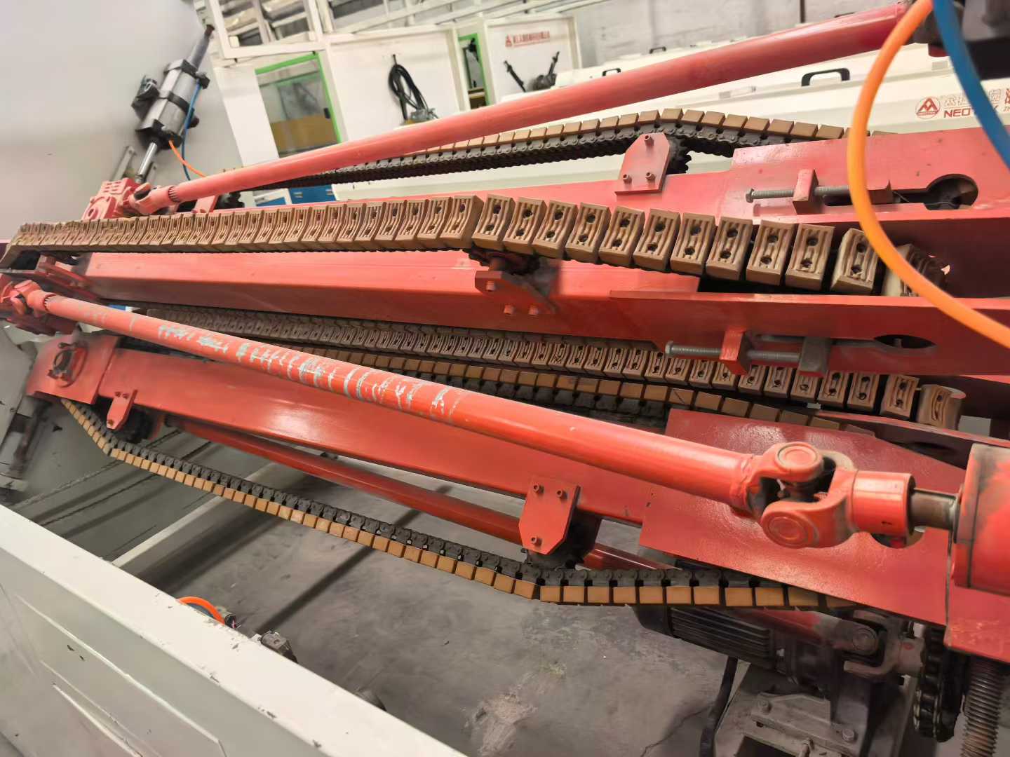 75-250PE three-layer co-extrusion water supply pipe production line.