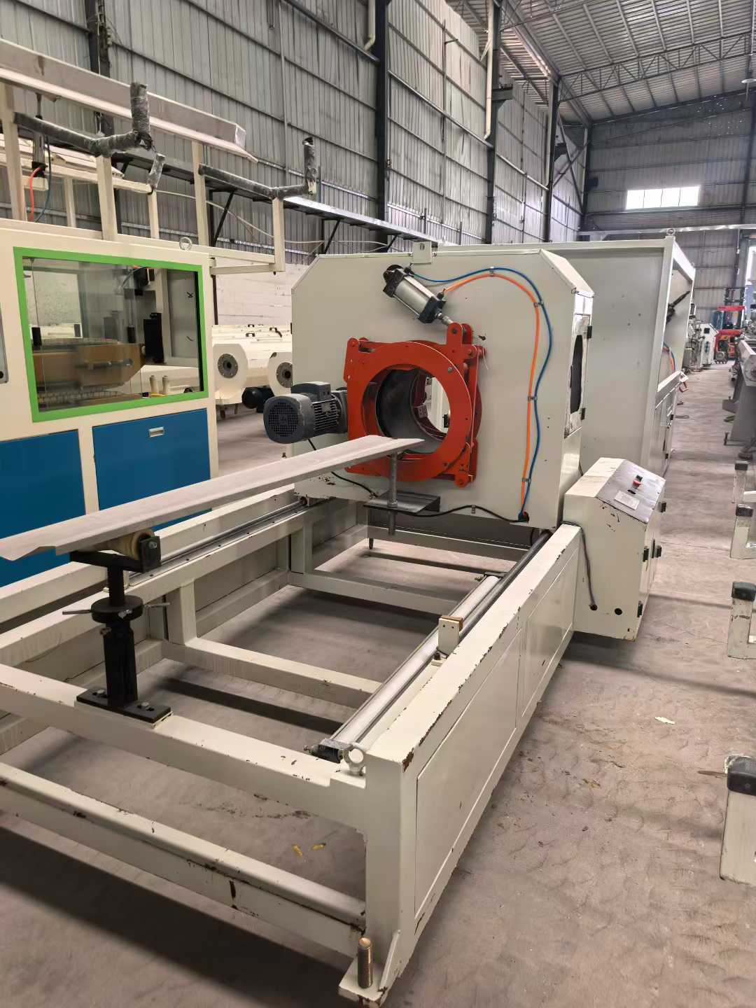 75-250PE three-layer co-extrusion water supply pipe production line.