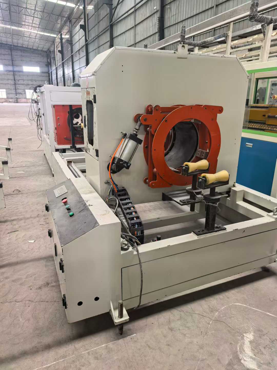 75-250PE three-layer co-extrusion water supply pipe production line.