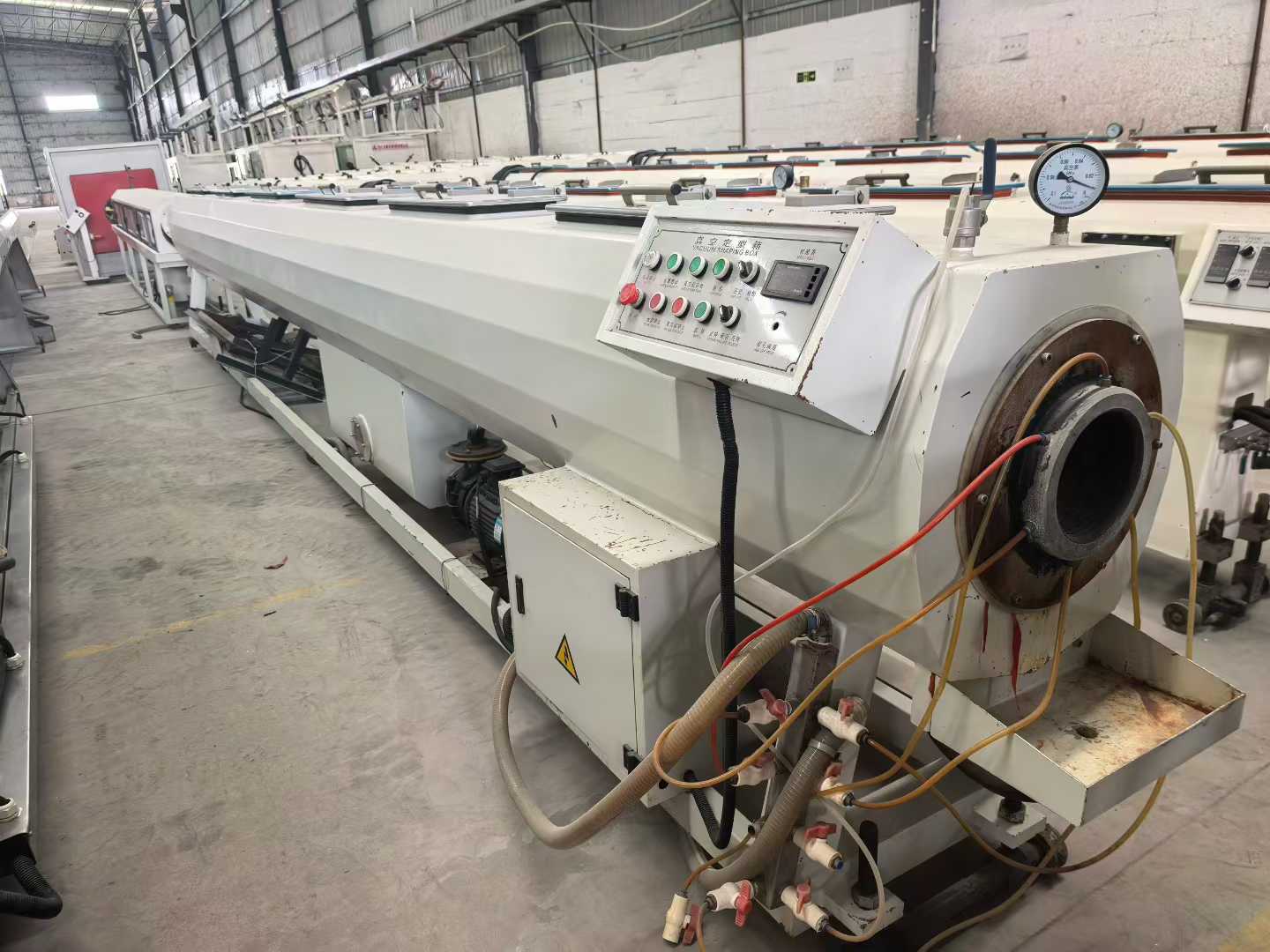 75-250PE three-layer co-extrusion water supply pipe production line.