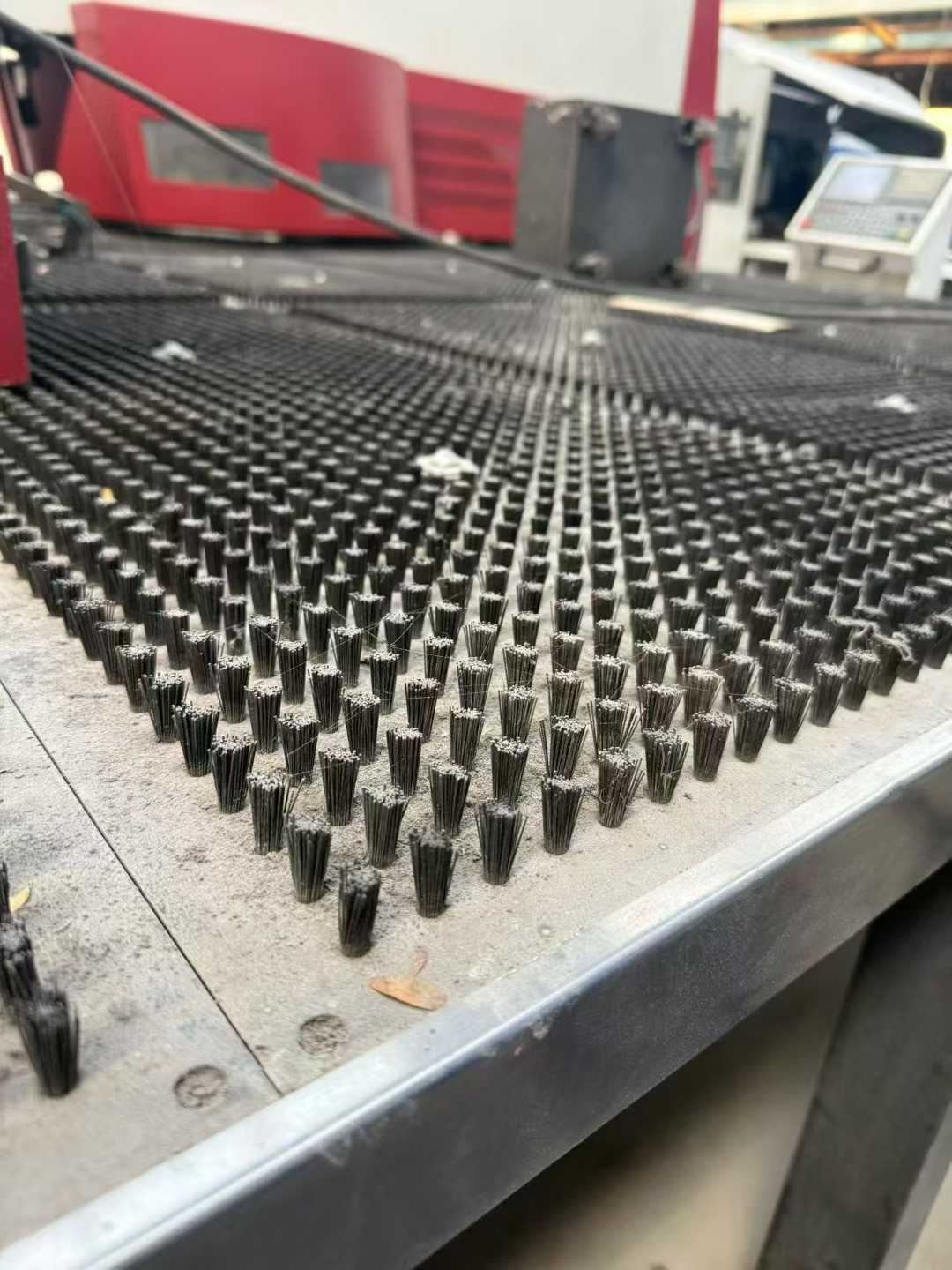 Pre-fabricated beam Liang Fa Ji, 1.5 meters long.✖️ 5-meter fully electric servo press.