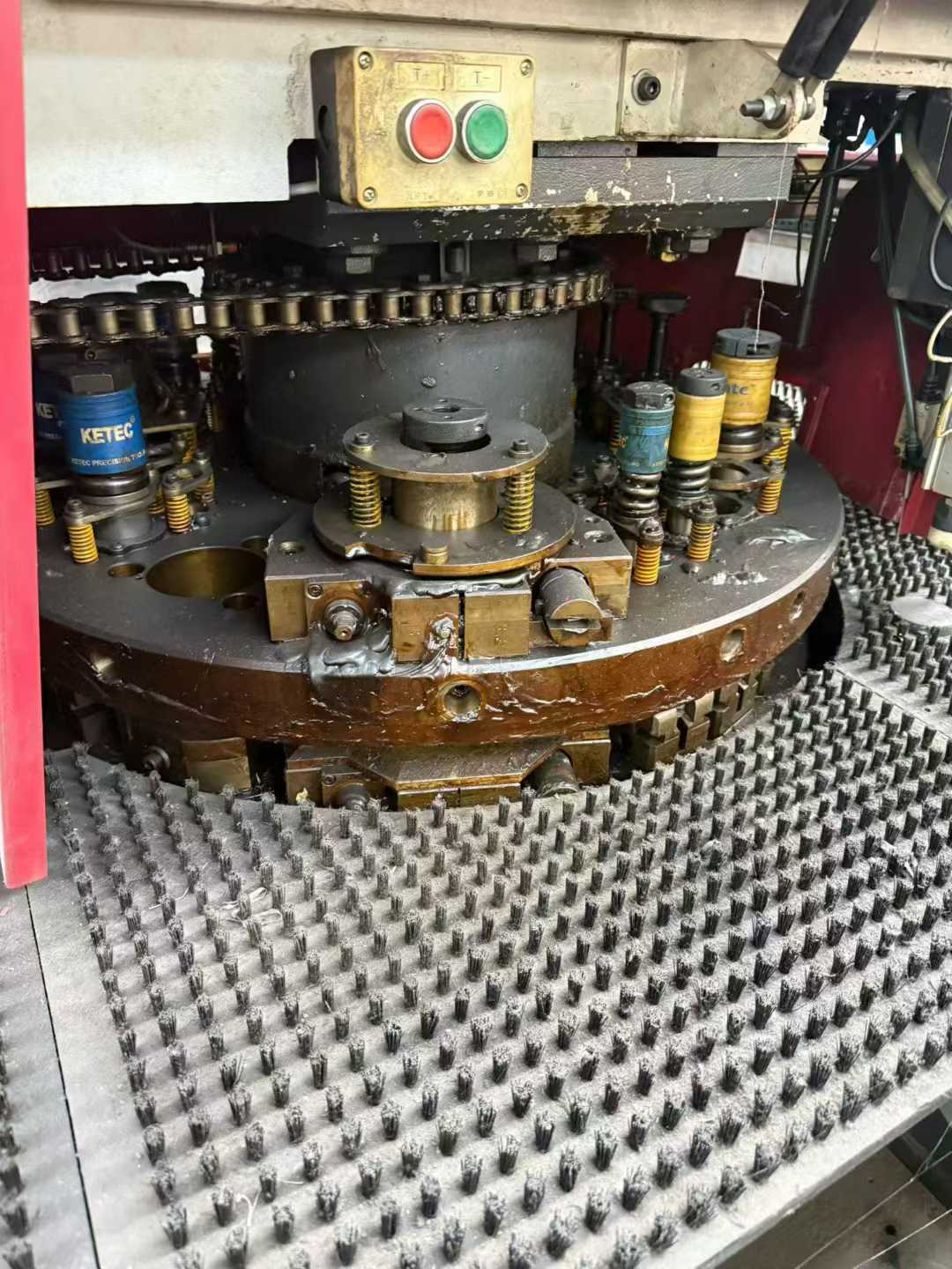 Pre-fabricated beam Liang Fa Ji, 1.5 meters long.✖️ 5-meter fully electric servo press.