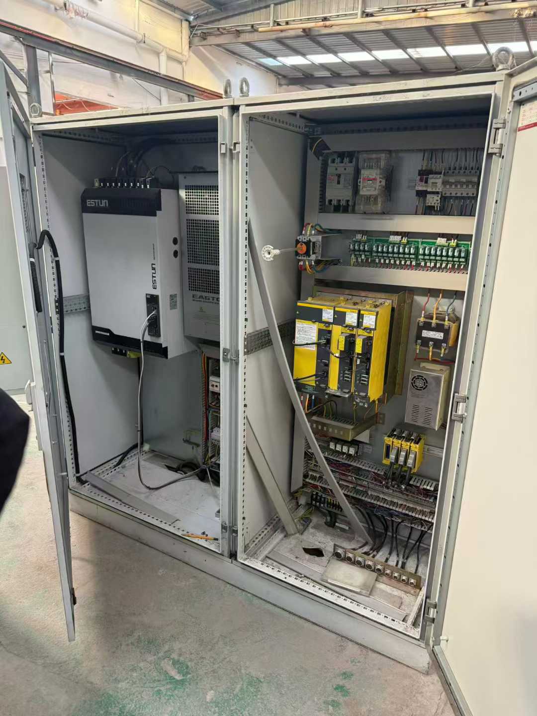 Pre-fabricated beam Liang Fa Ji, 1.5 meters long.✖️ 5-meter fully electric servo press.