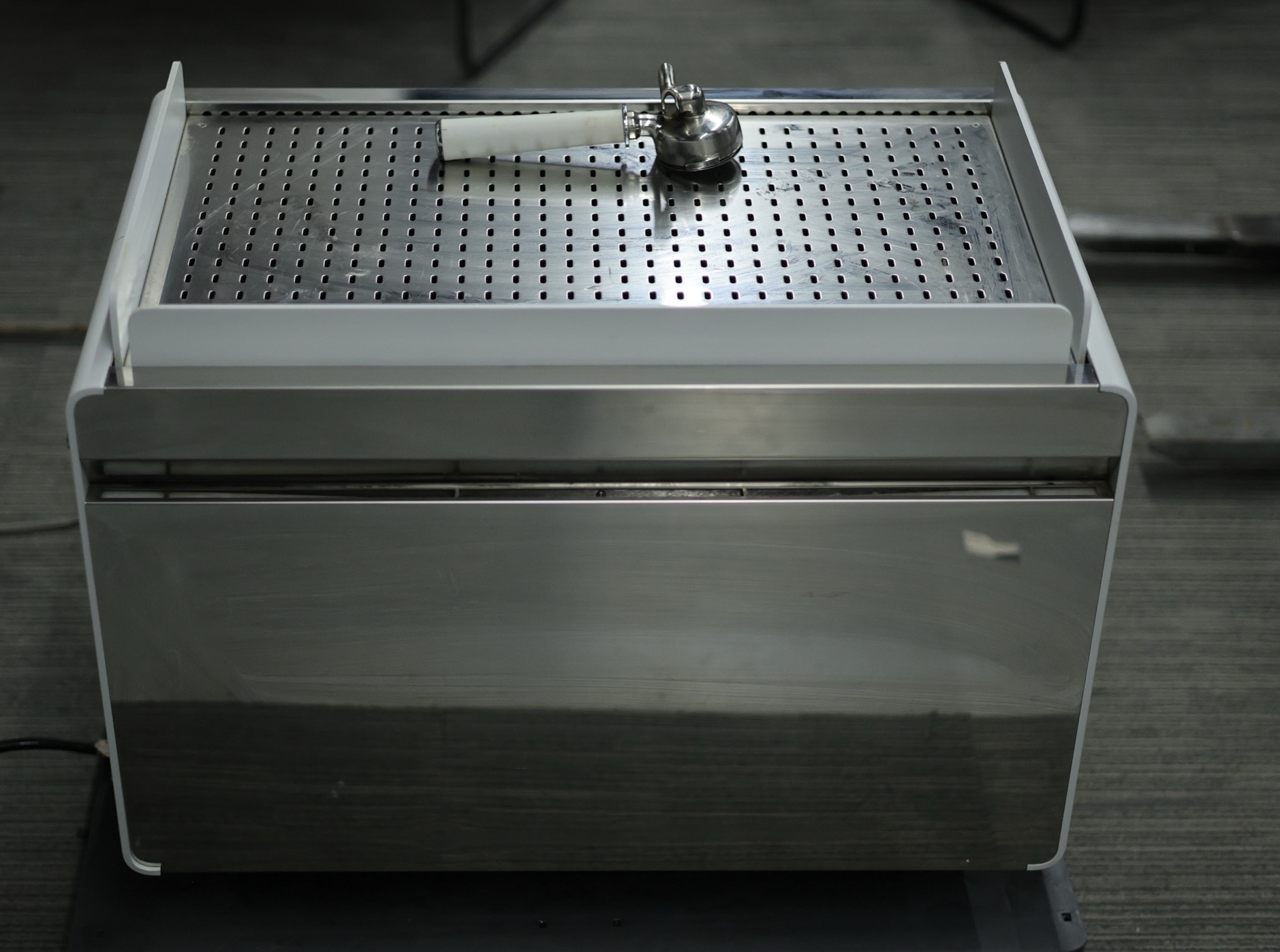 Made in China, Da Zheng Pu Rui Ze coffee machine. 2021 Features a quantitative function. Steam is more suitable for beginners.