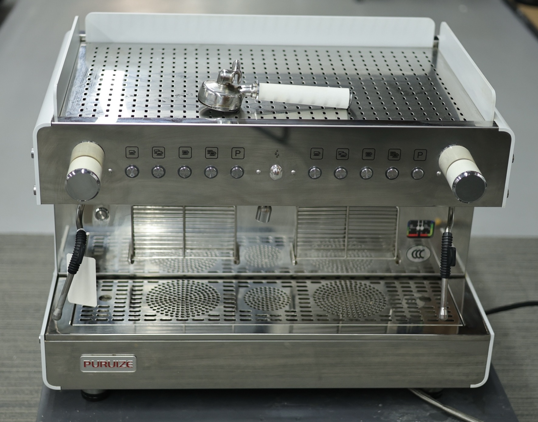 Made in China, Da Zheng Pu Rui Ze coffee machine. 2021 Features a quantitative function. Steam is more suitable for beginners.