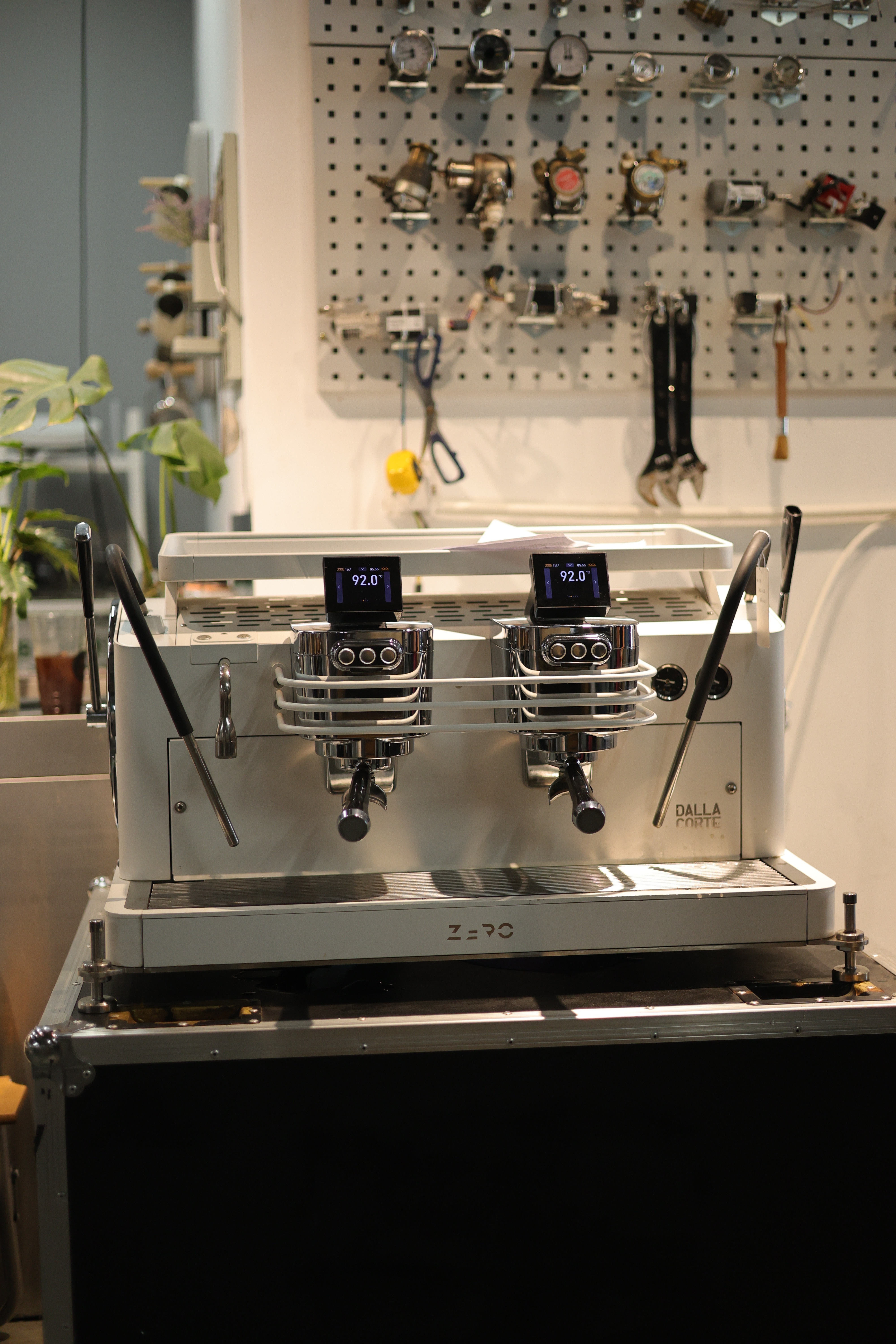 Italian, Dallacorte coffee machine! From 2022, with multiple boilers and temperature adjustment capabilities!