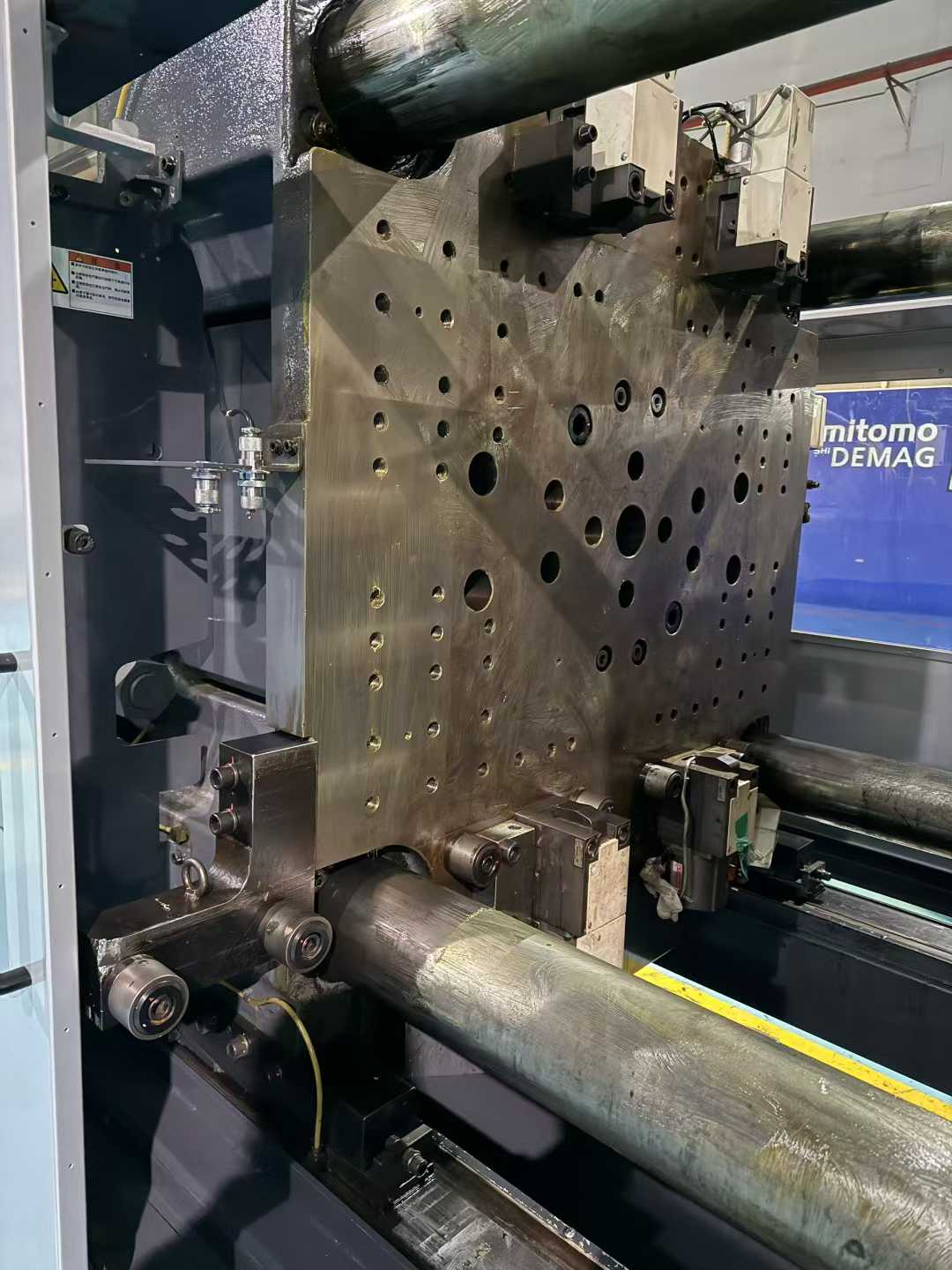 Sumitomo 450 tons. Screw diameter 36. Shooting speed 800.