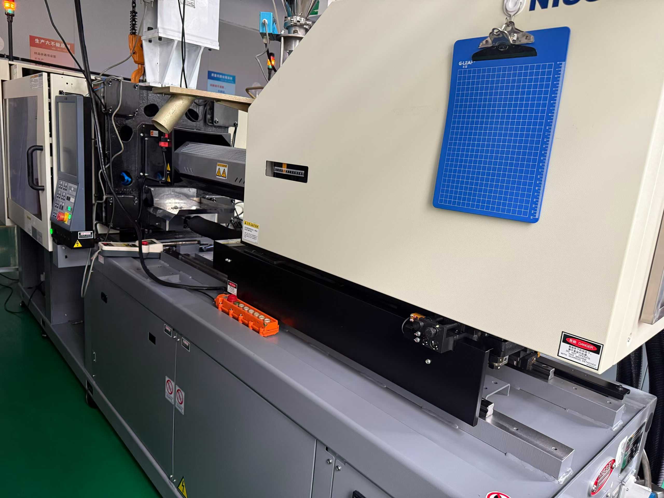 NISSEI 110 tons . 180 tons.