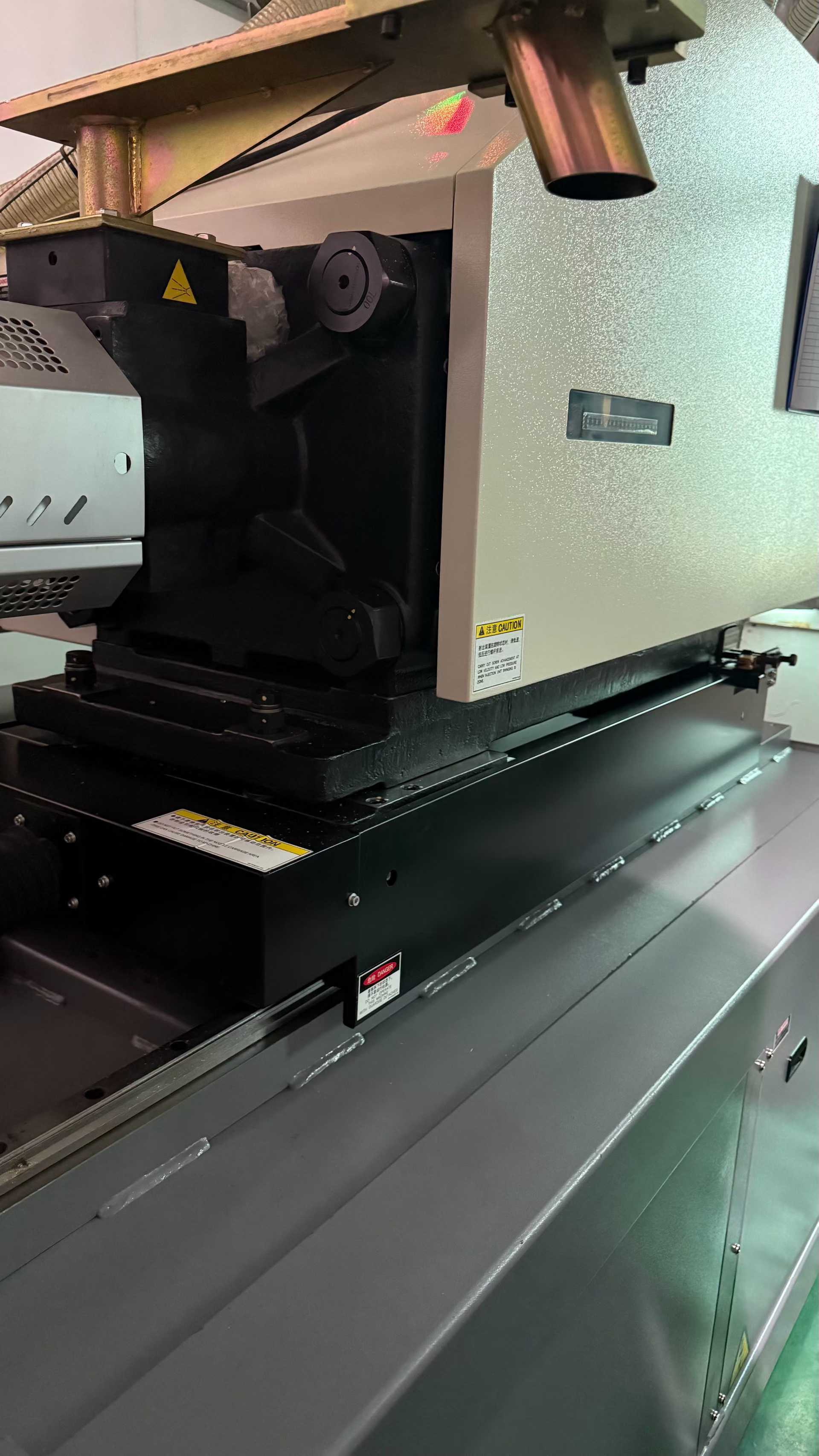 NISSEI 110 tons . 180 tons.