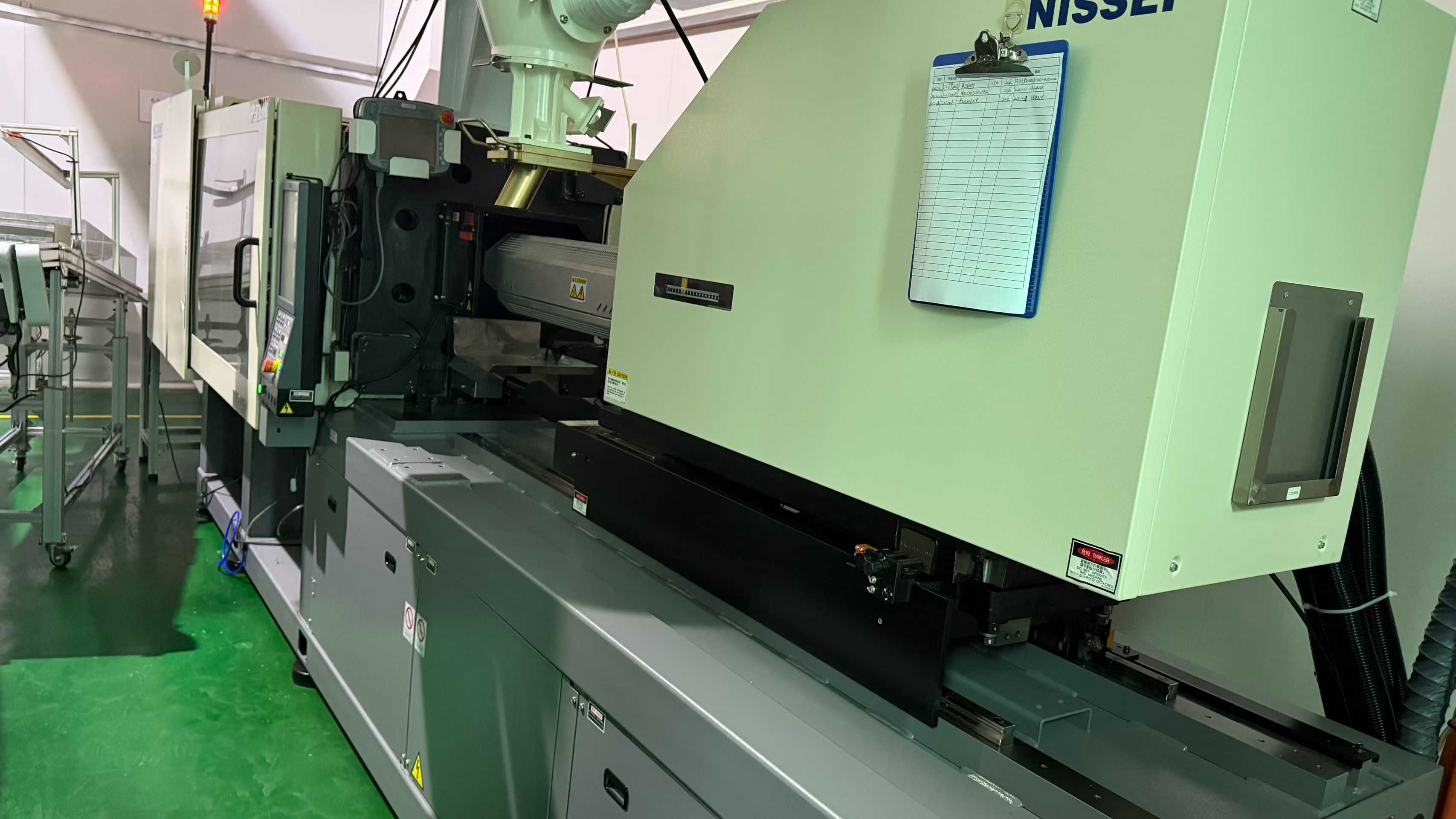 NISSEI 110 tons . 180 tons.