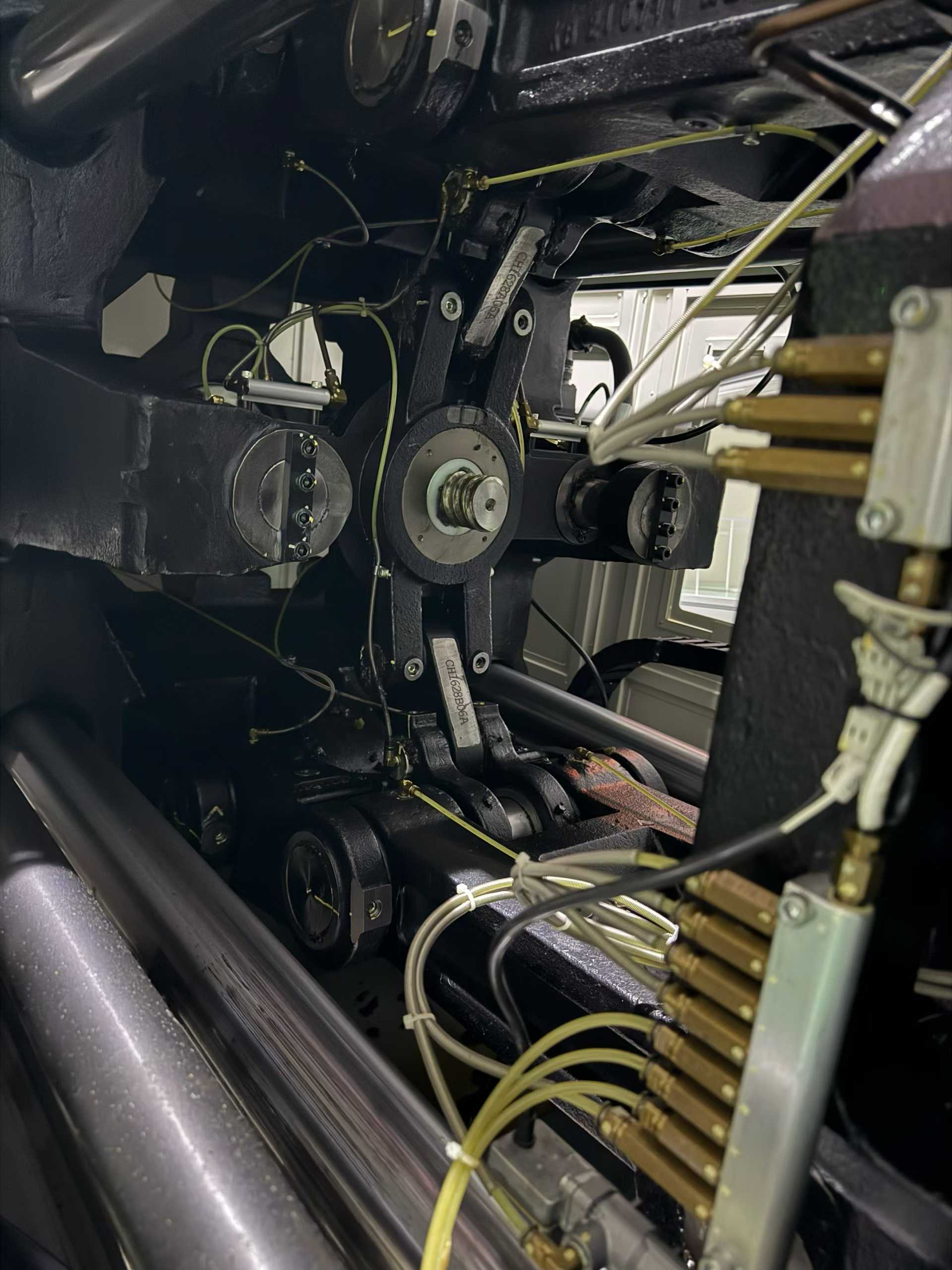 NISSEI 110 tons . 180 tons.