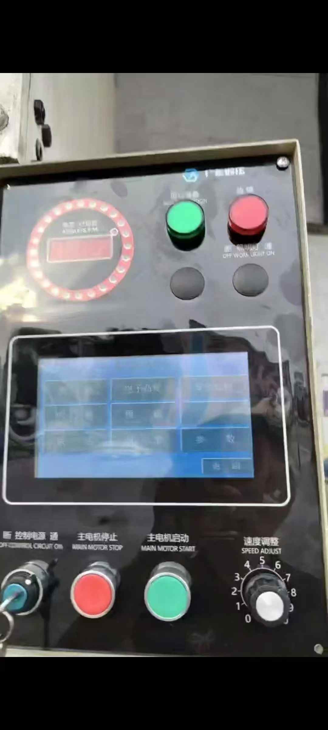 Guang-Die 250-ton press brake, stroke of 280 mm, wet clutch.