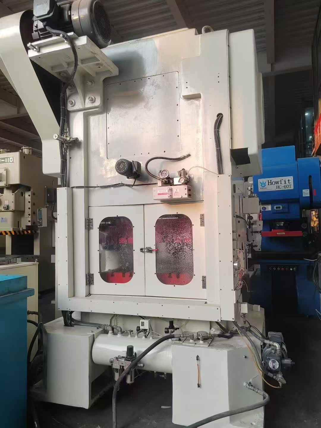 Rui Li Longmen High-Speed Punch Press, 65 tons, stroke 25 mm. Speed: 150-800 strokes per minute.