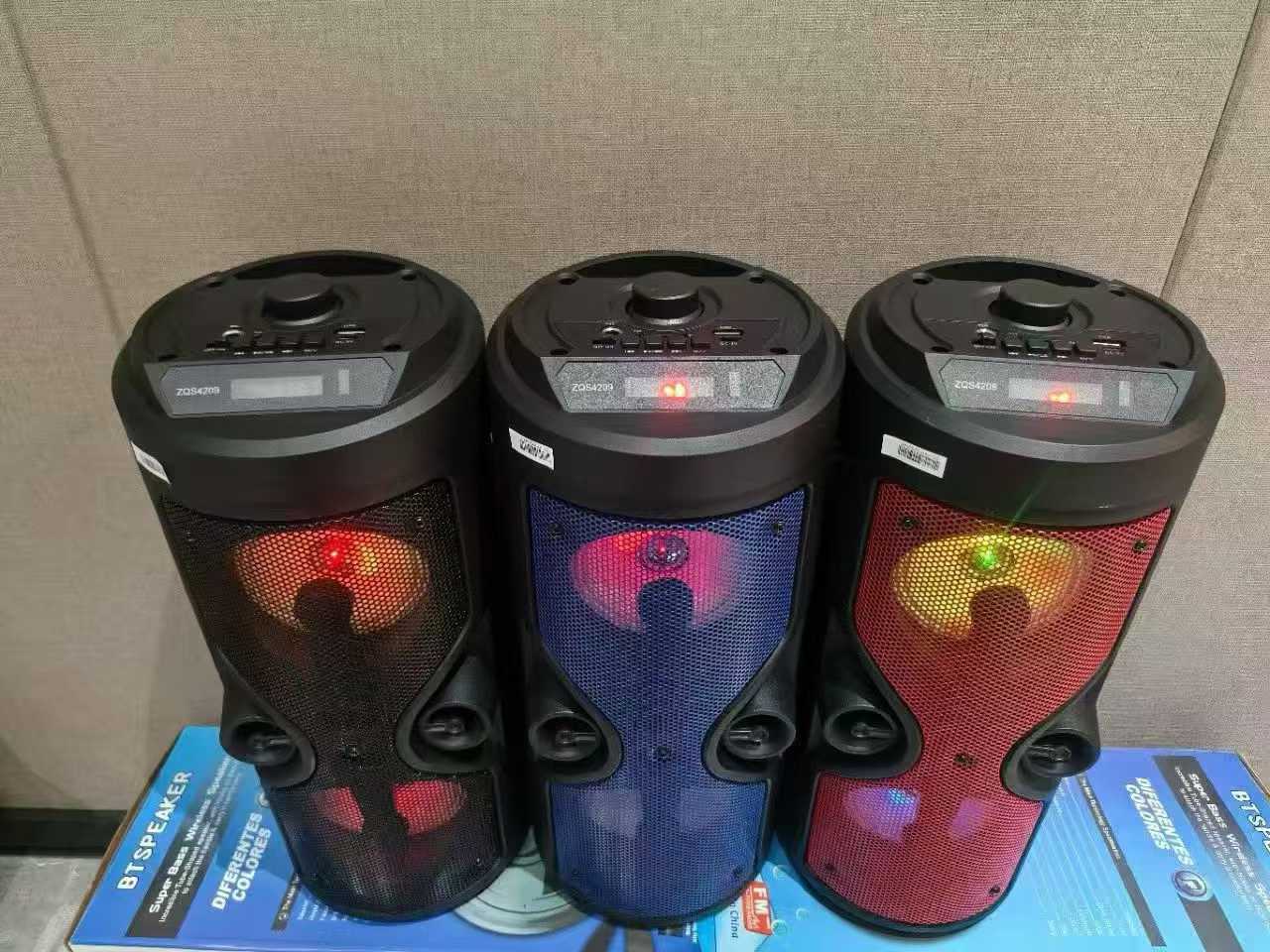 Second-hand speaker molds are sold at low prices.