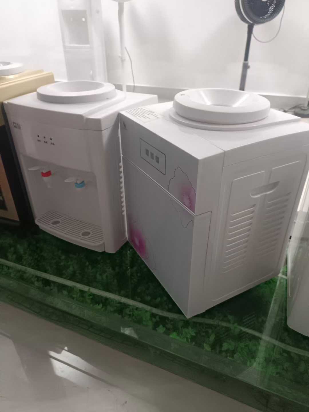 Second-hand molds are sold at low prices.