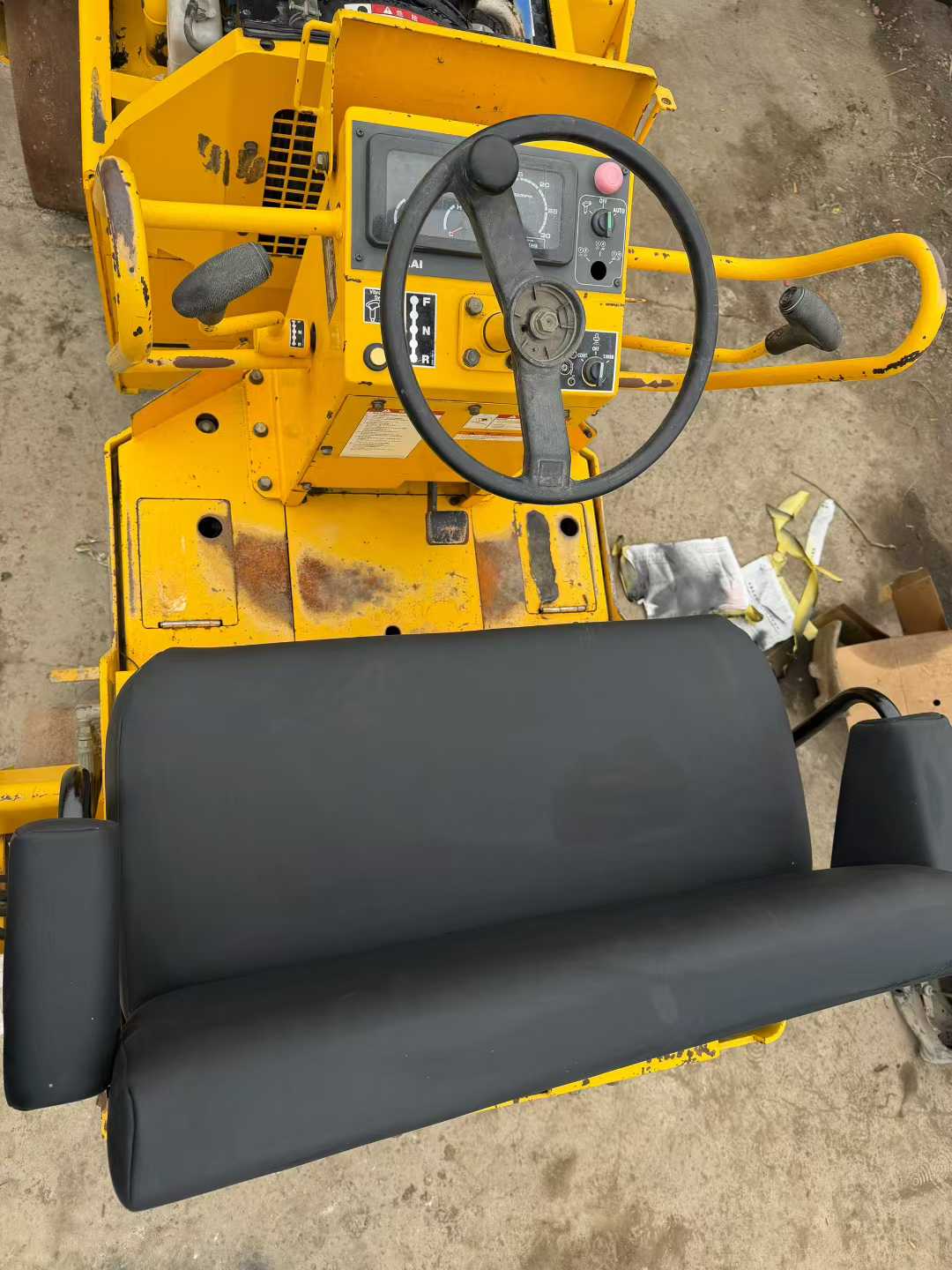 Purely imported Shui Jing SW330 mini roller, 3 tons, fully hydraulic, dual-drive, dual-vibration, operating for 1415 hours.