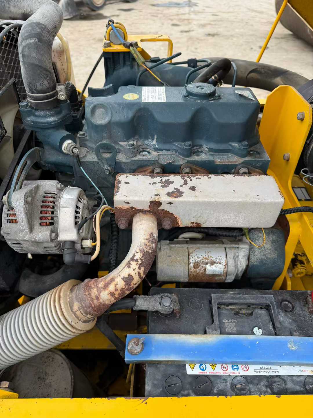 Purely imported Shui Jing SW330 mini roller, 3 tons, fully hydraulic, dual-drive, dual-vibration, operating for 1415 hours.