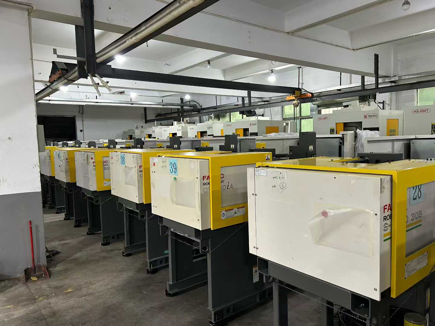 A batch of FANUC 30B and 30A optical electric injection molding machines, with exceptionally well-maintained machinery.