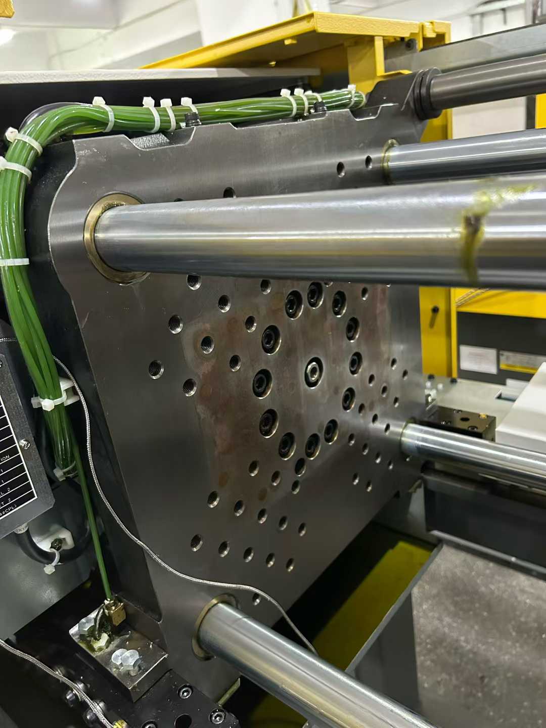 A batch of FANUC 30B and 30A optical electric injection molding machines, with exceptionally well-maintained machinery.