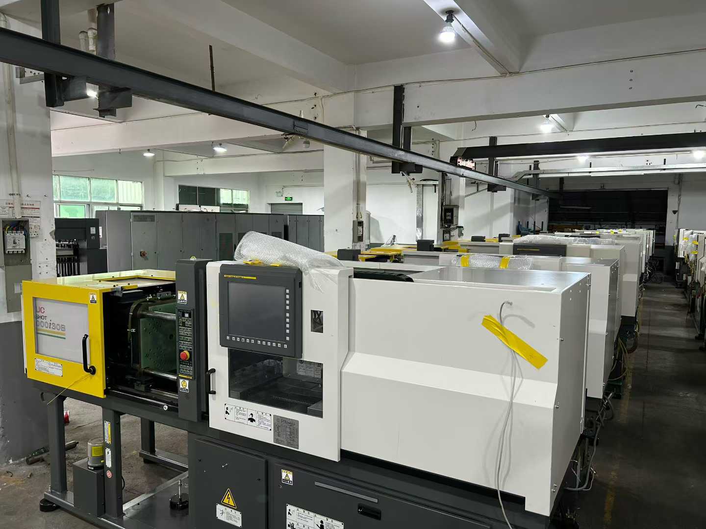 A batch of FANUC 30B and 30A optical electric injection molding machines, with exceptionally well-maintained machinery.