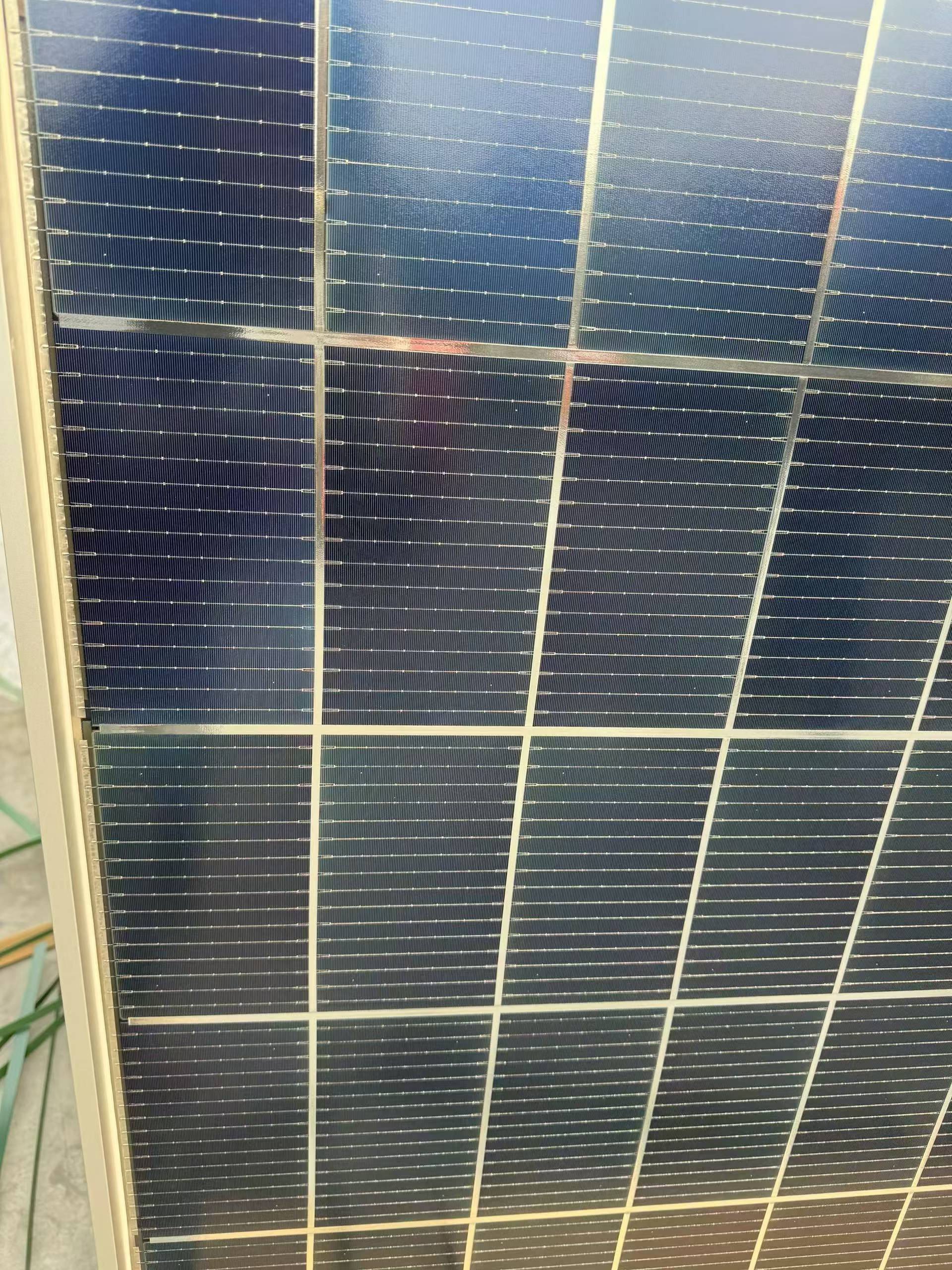 Large quantities of Trina’s 630-watt modules have arrived. Dimensions: 2382*1134*30.