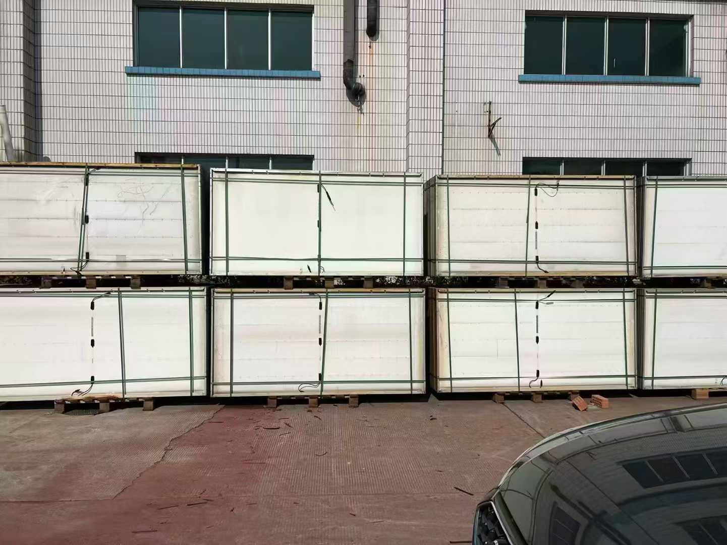 A shipment of Jinko 545-watt second-hand panels has arrived.