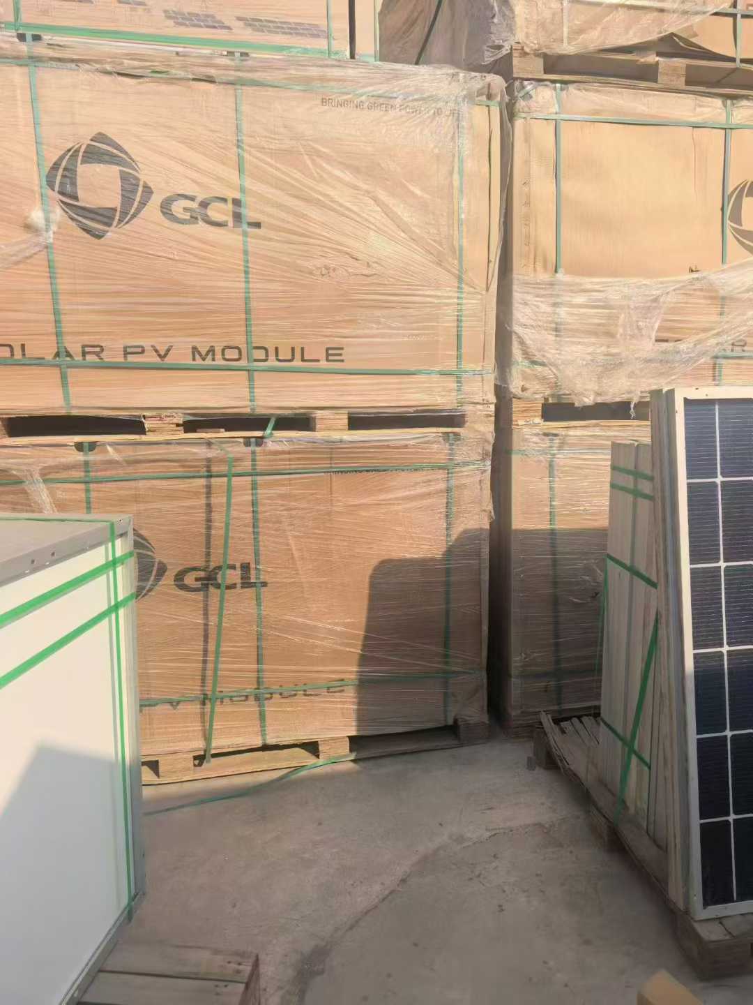 GCL Engineering’s remaining dual-glass module with a capacity of 615 watts. 12 units in stock!