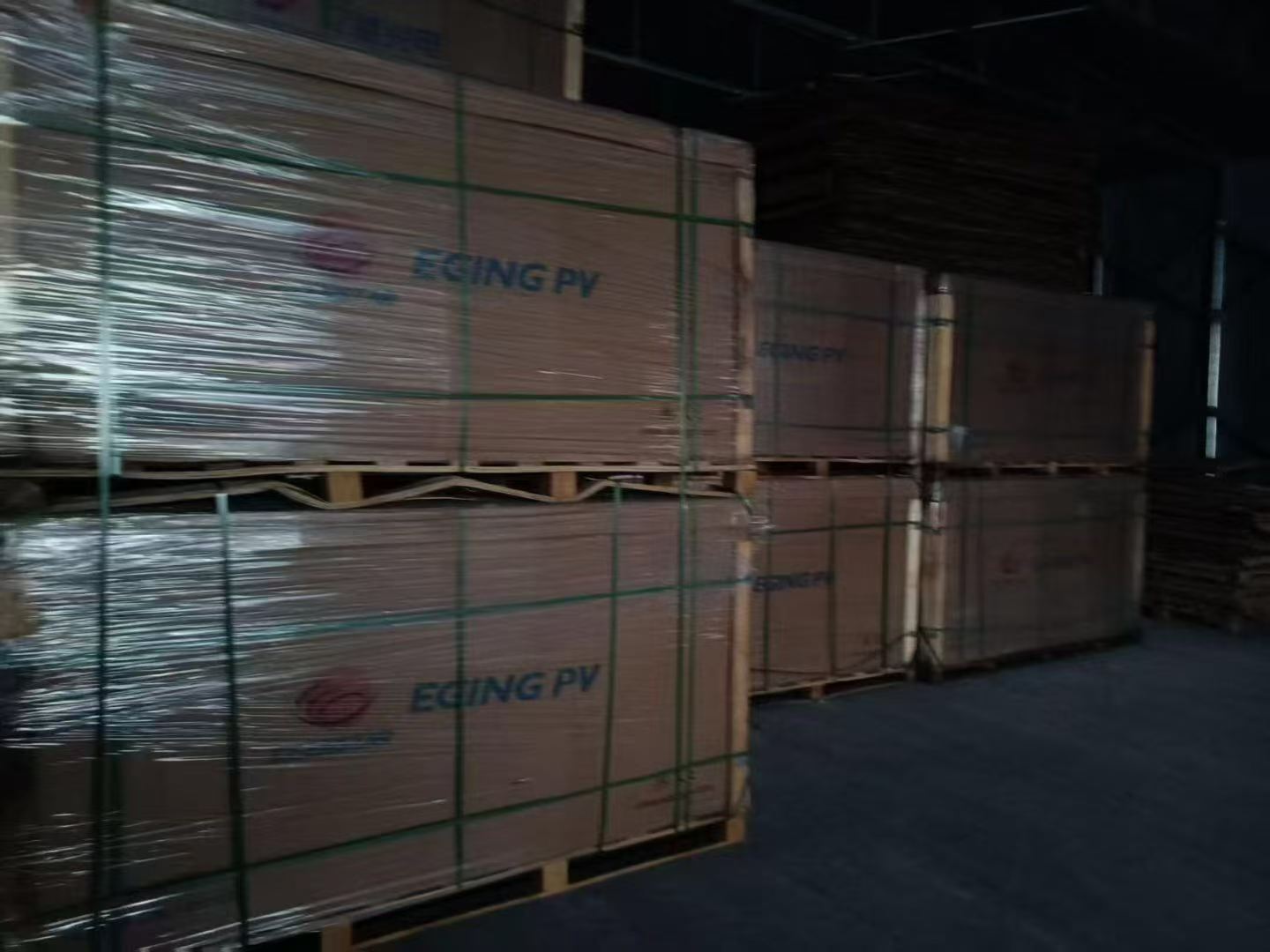 Yi-Jing A570w/575w dual-glass, 2278 × 1134 × 30. 4,000 pieces.