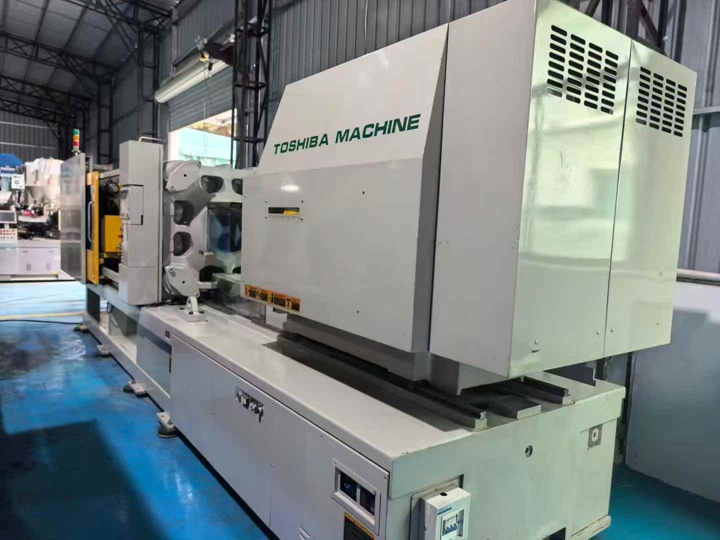 Toshiba’s fully electric injection molding machine EC350C, lower mold 730, screw diameter 60, injection speed 160.