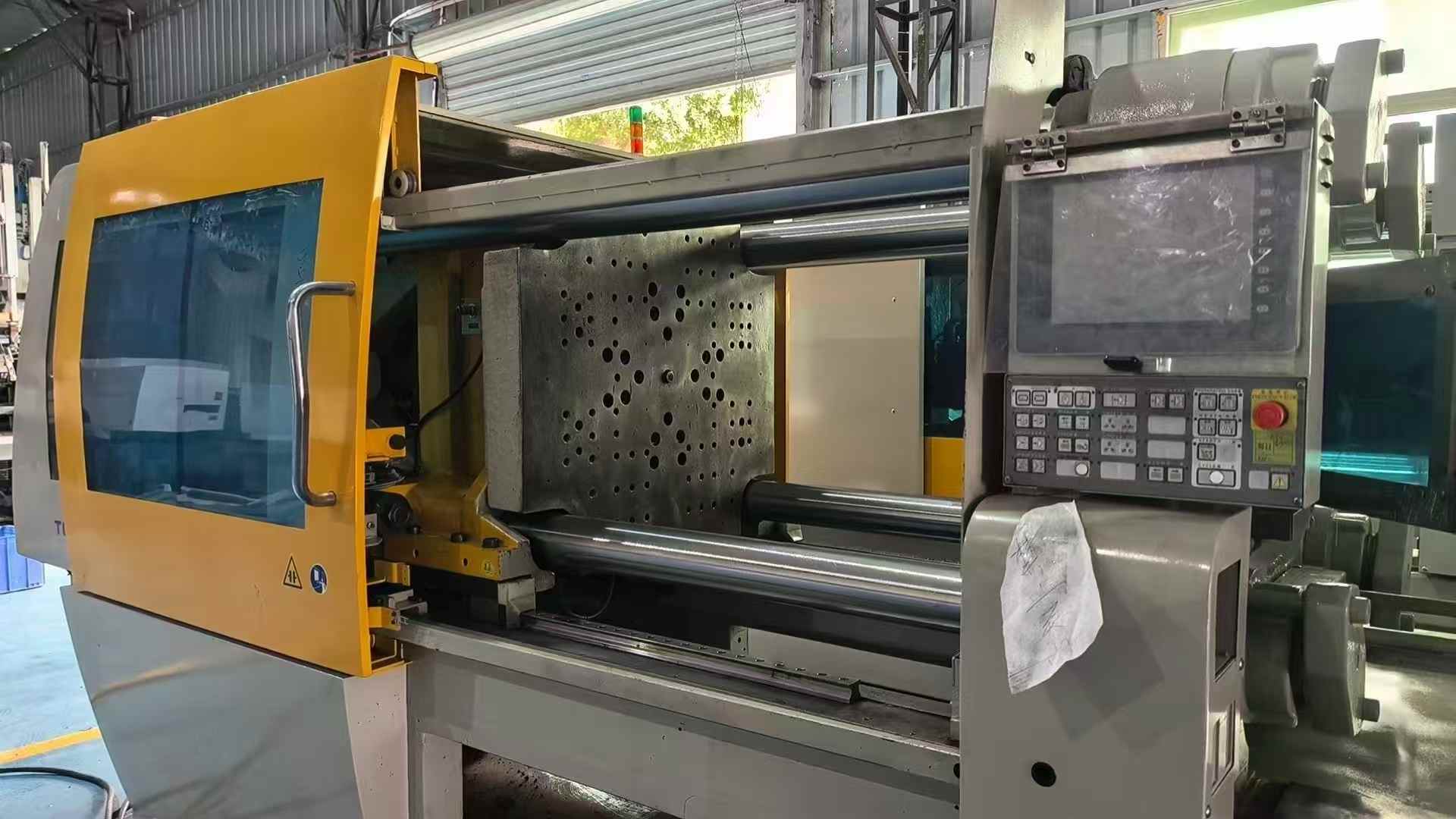 Toshiba’s fully electric injection molding machine EC350C, lower mold 730, screw diameter 60, injection speed 160.