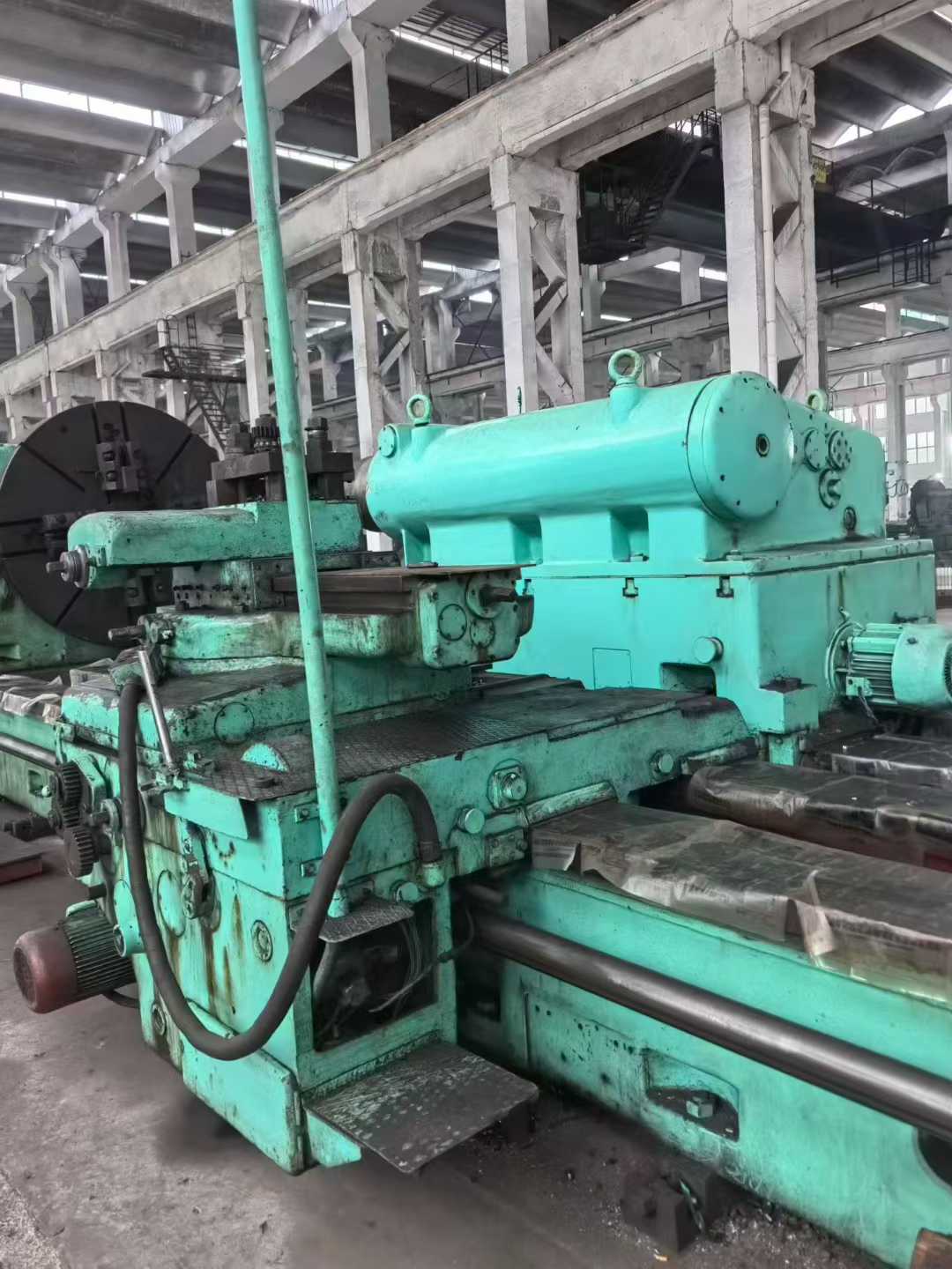 Russian 2/12-meter heavy cargo vehicle, four guide tracks measuring 2.3 meters, dual knife frames capable of weighing 120 tons.