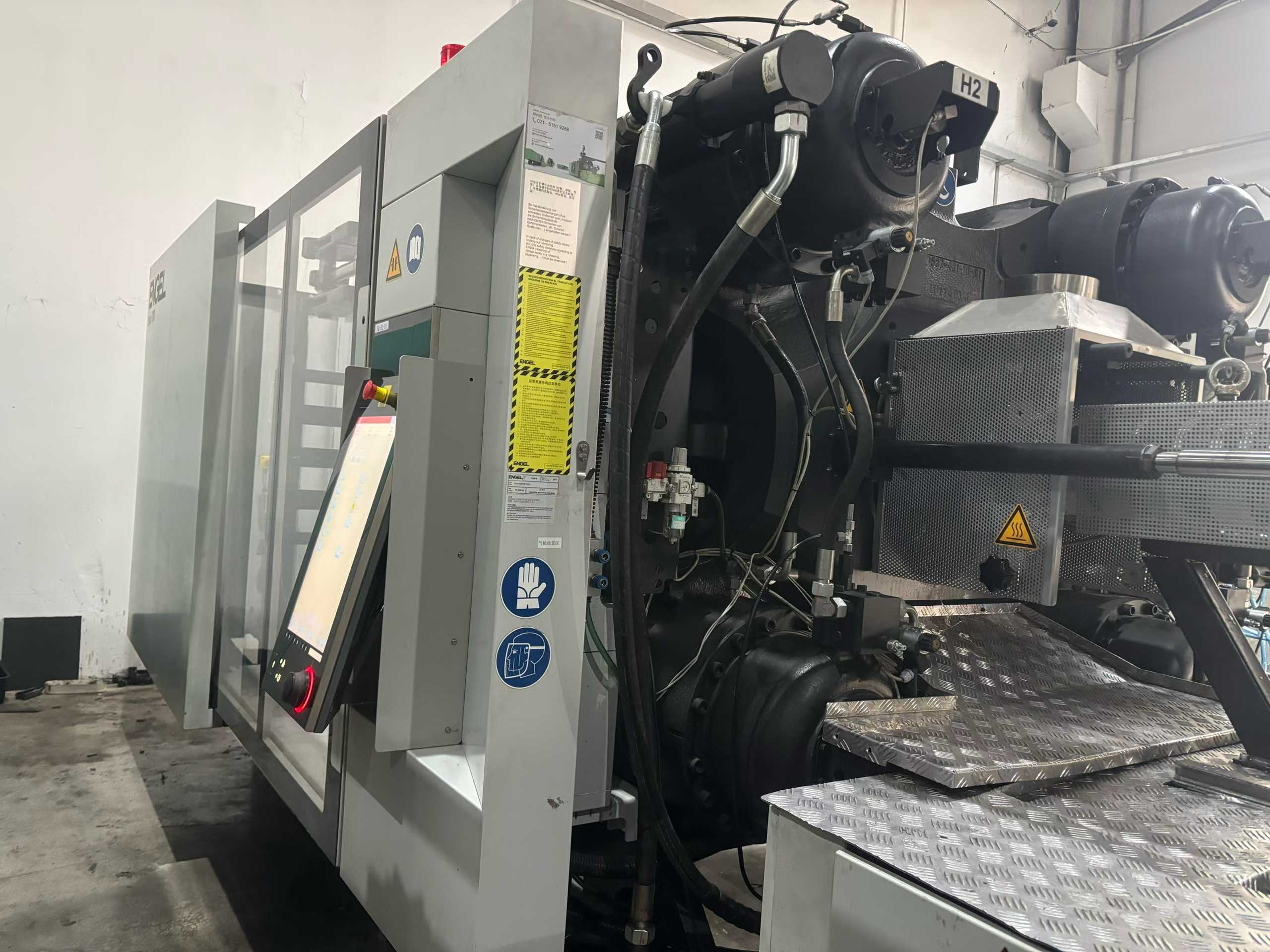 Engel 700-ton, 99% new.