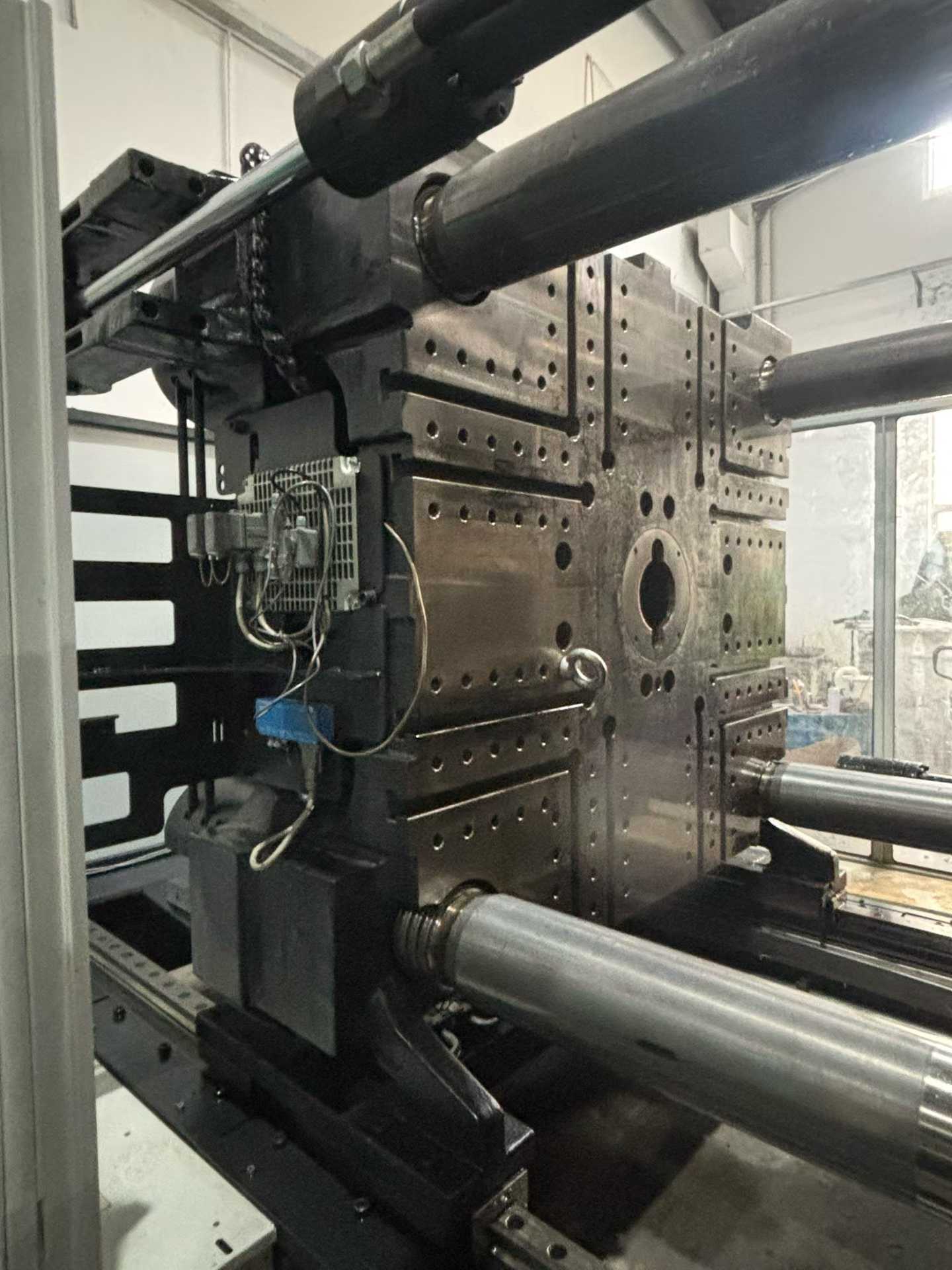 Engel 700-ton, 99% new.