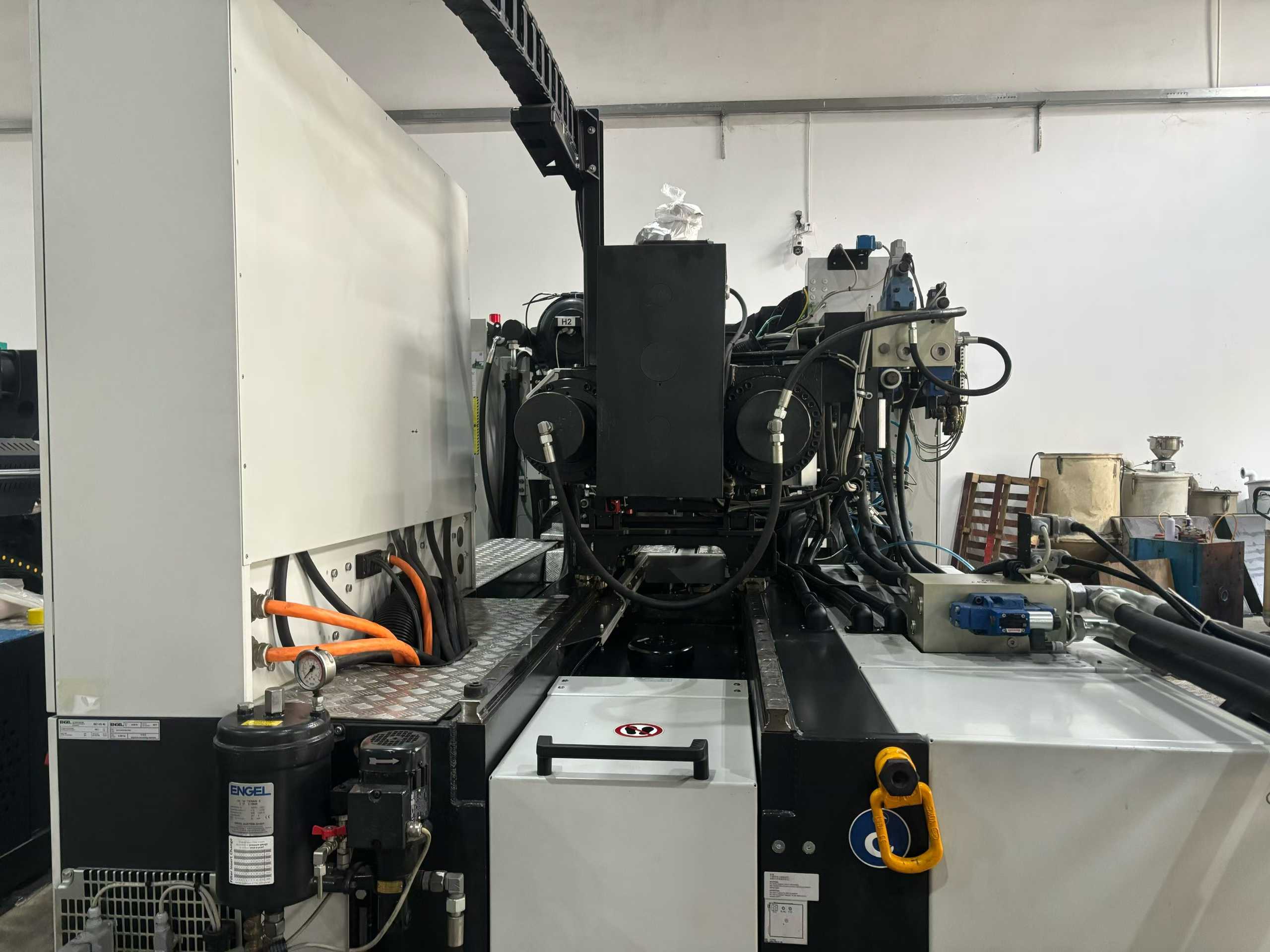 Engel 700-ton, 99% new.